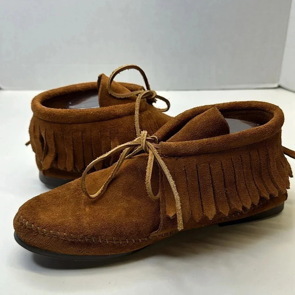 Minnetonka Moccasins Ankle Boots Fringed Suede Hard Sole Tan Brown 682 Women's 6 - Picture 5 of 9